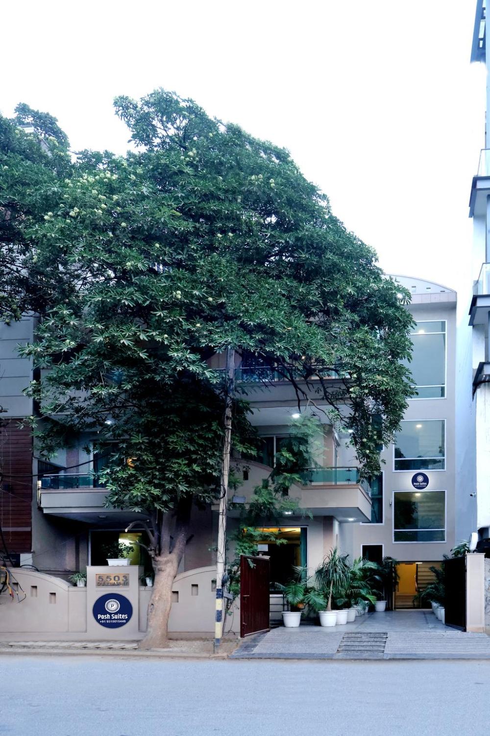 posh suites golf course road