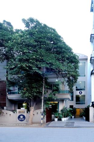 posh suites golf course road