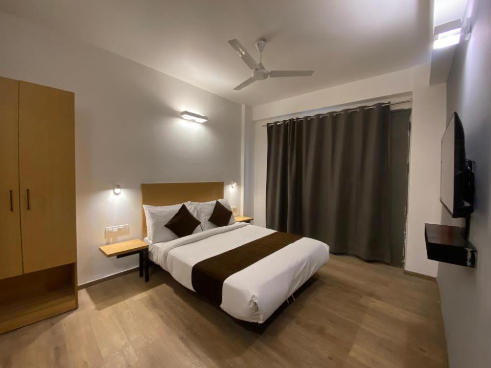 hotel crown omaxe the forest spa view