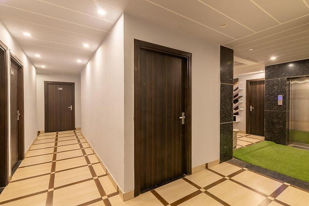 saavi hotel sector 10