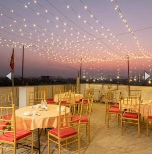 saavi hotel sector 10