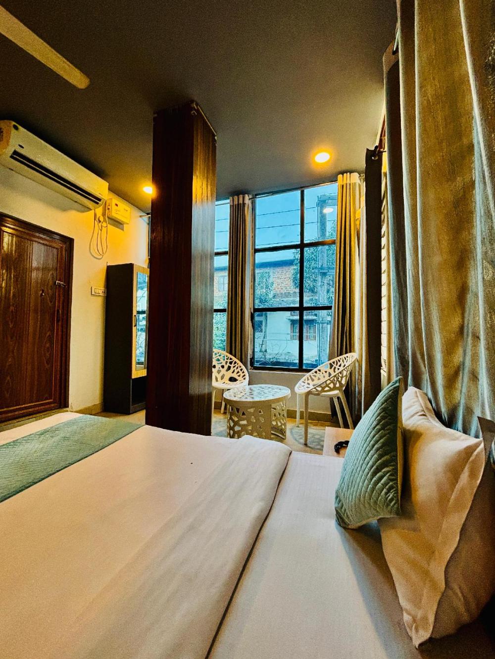 hotel aditya palace guwahati