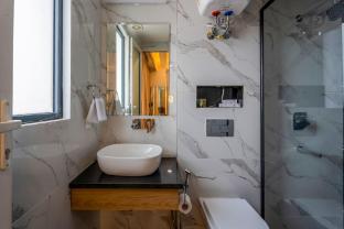 elegent studio on golf course road sterling