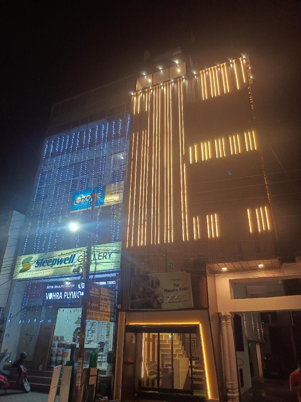 the manohar hotel budaun