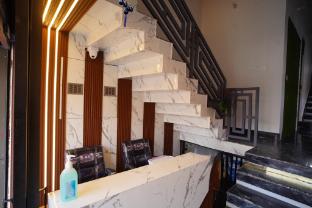 the manohar hotel budaun