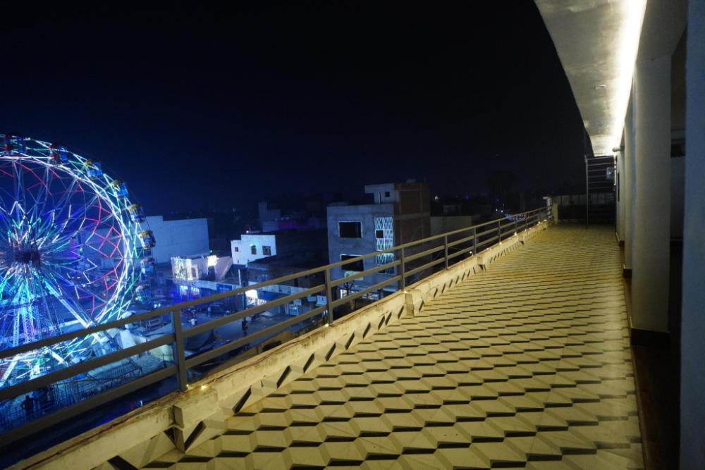 the manohar hotel budaun