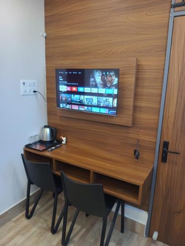 the manohar hotel budaun