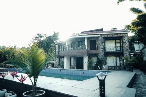 pleasant tree hotels