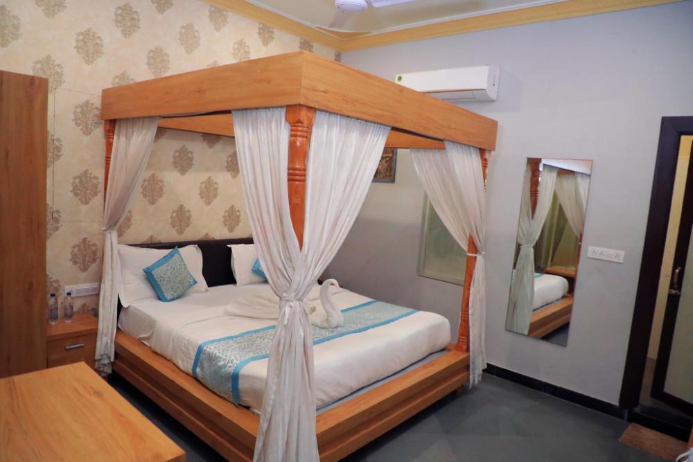 the yash resort and hotel