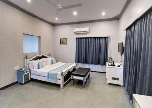 the yash resort and hotel