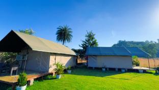 far out field resort mount abu