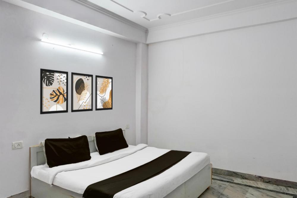 super hotel o maharaja near by vinayak hospital gali no 5