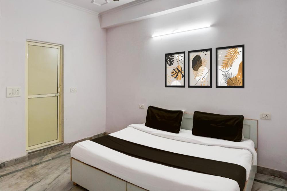 super hotel o maharaja near by vinayak hospital gali no 5