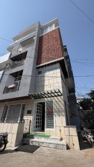 hotel pushp sara lake view