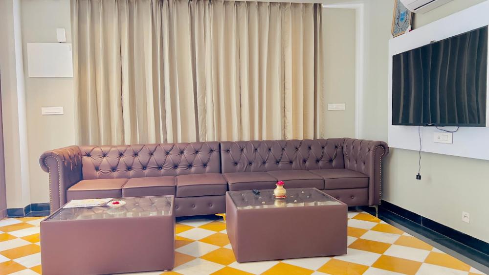 hotel pushp sara lake view