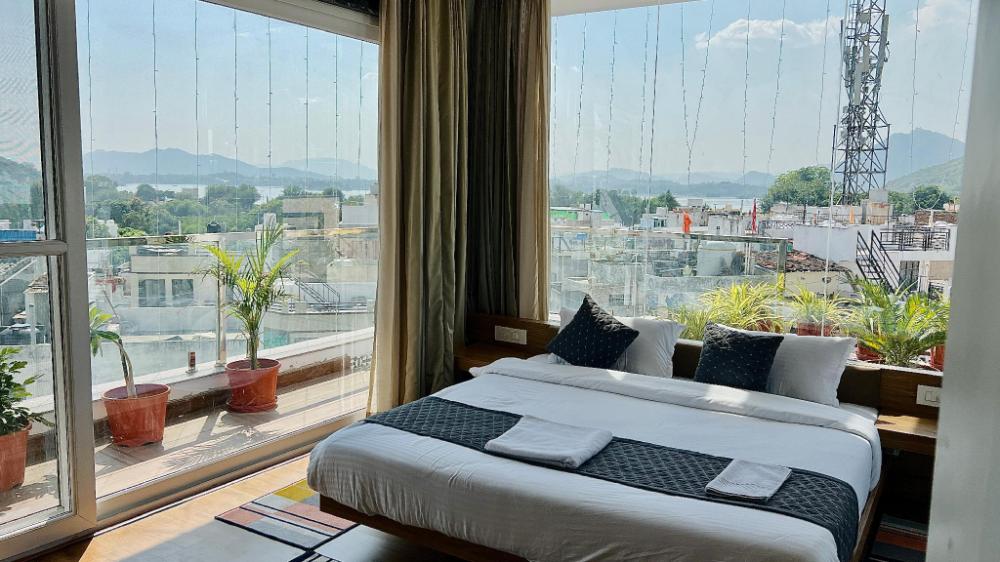 hotel pushp sara lake view