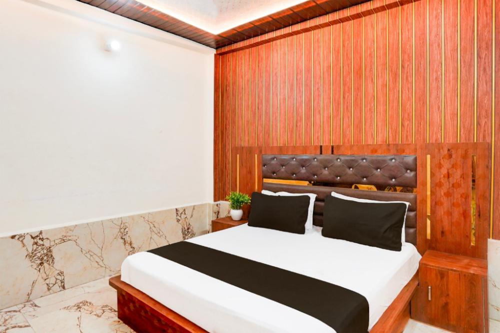collection o mathura railway junction formerly brij gaurav guest house