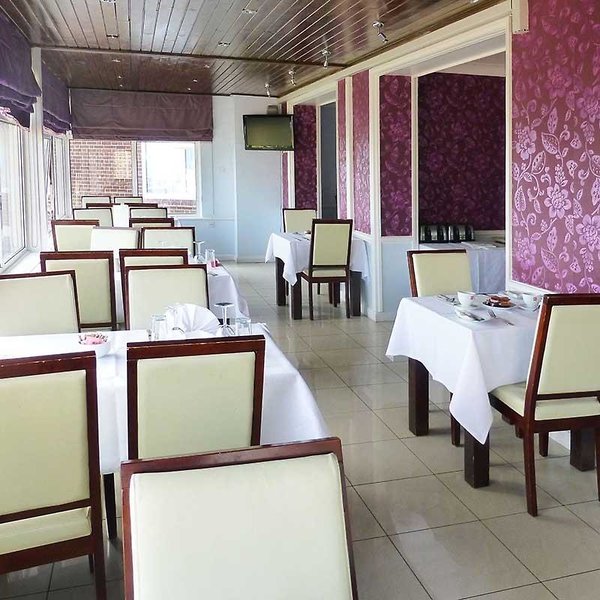 oyo stade court hotel