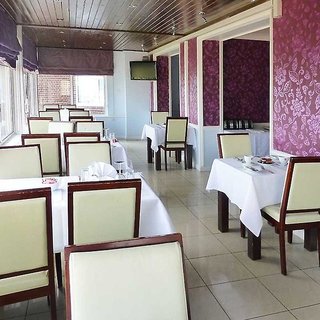 oyo stade court hotel