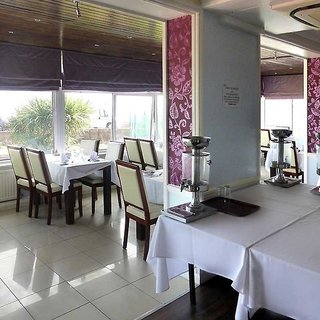 oyo stade court hotel