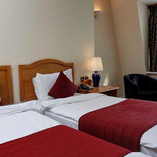 oyo stade court hotel