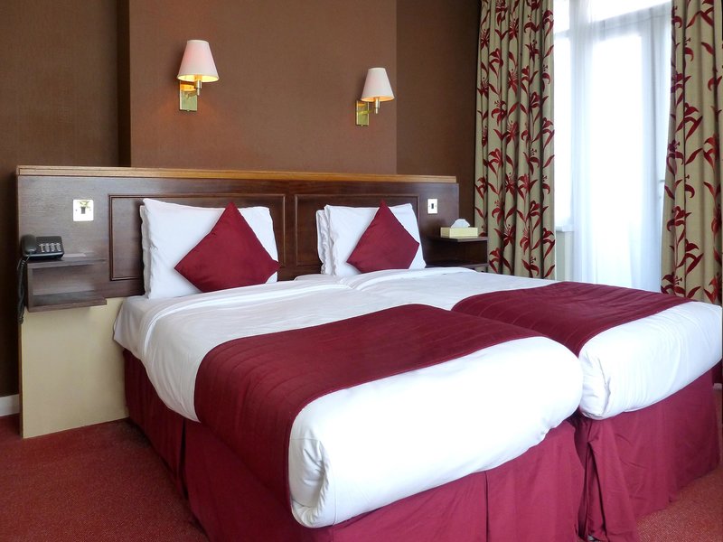 oyo stade court hotel