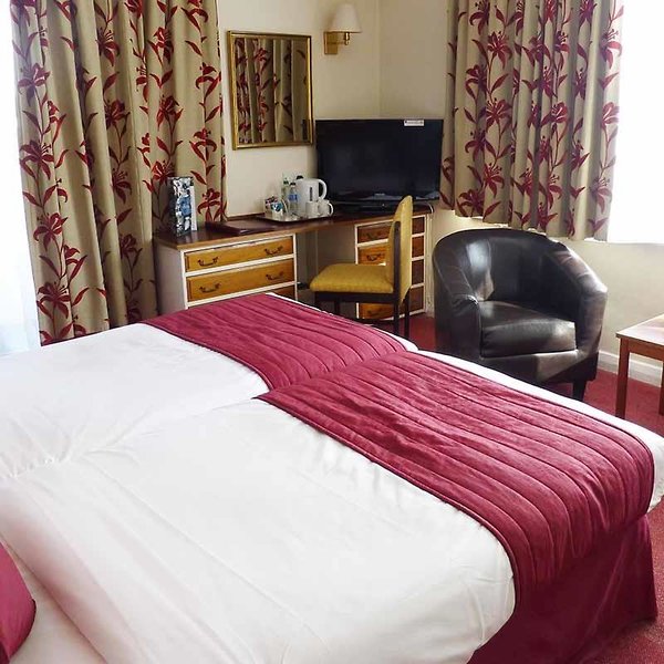 oyo stade court hotel