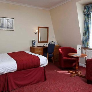 oyo stade court hotel