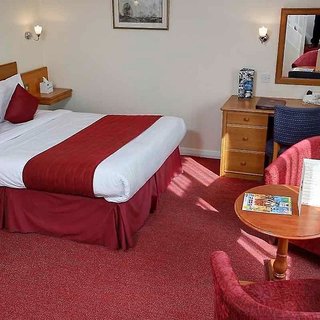 oyo stade court hotel