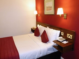 oyo stade court hotel