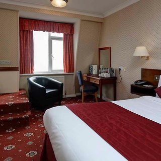 oyo stade court hotel