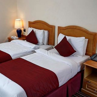 oyo stade court hotel