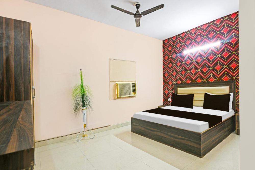 hotel o gulabi delight