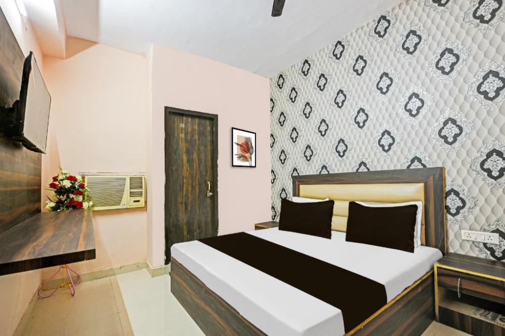 hotel o gulabi delight