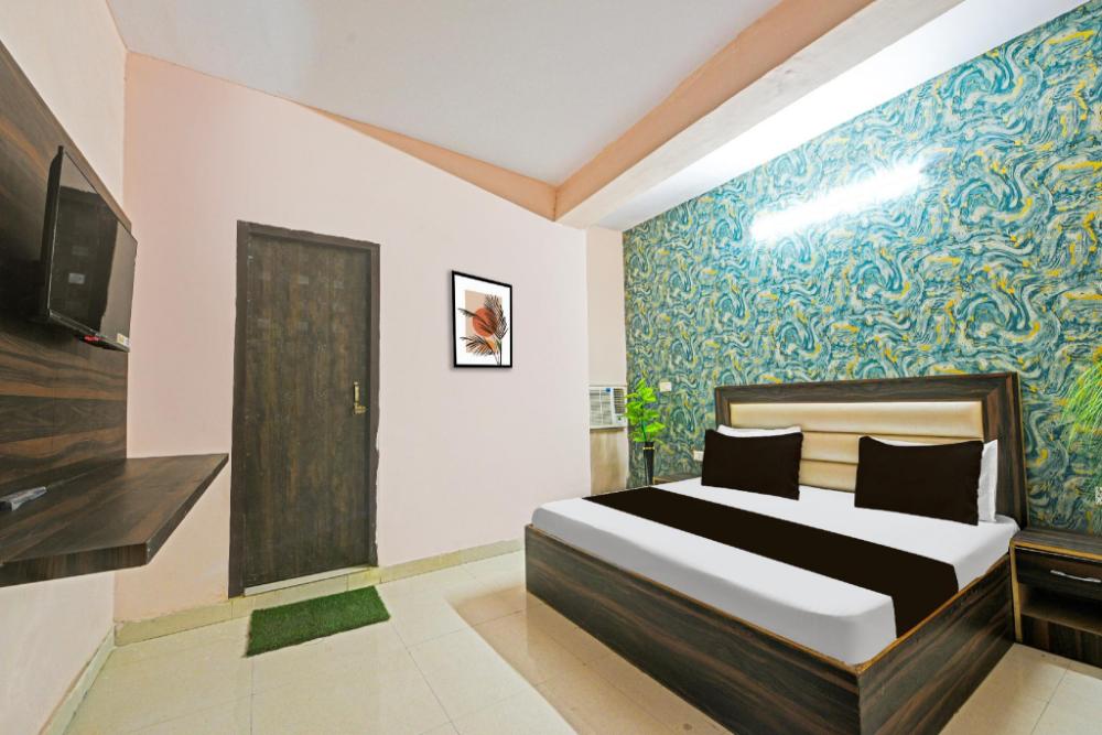 hotel o gulabi delight