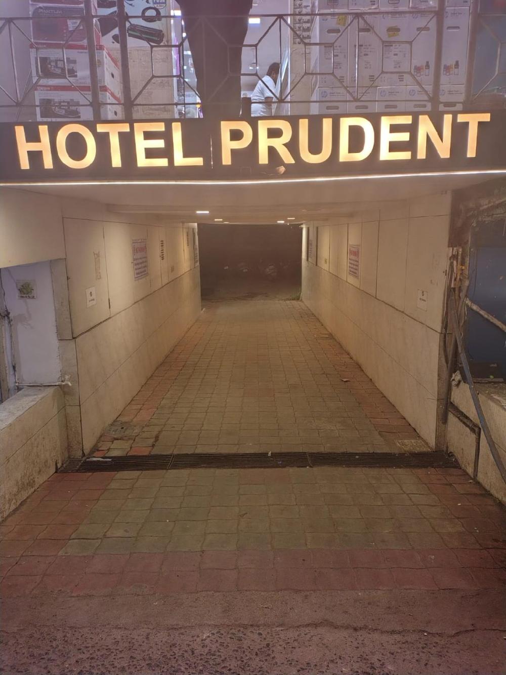 hotel prudent vadodara