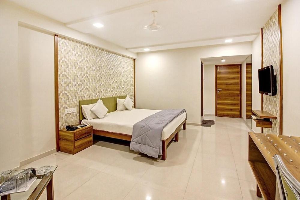 hotel prudent vadodara