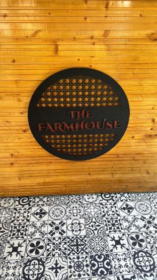 the farmhouse cafe and lounge