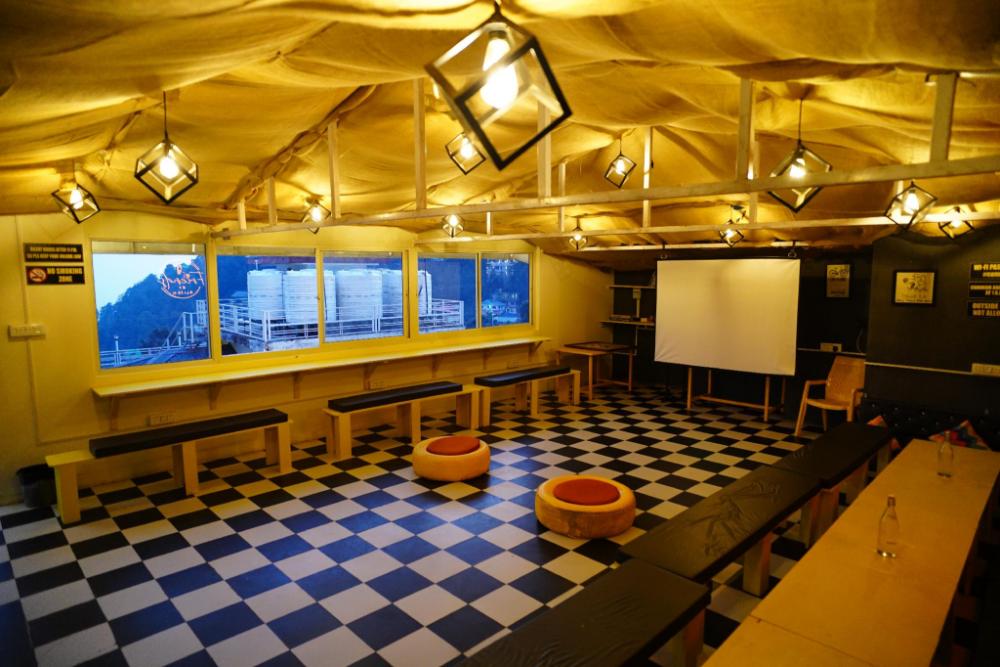 friends by alizeh bhagsunag mcleodganj