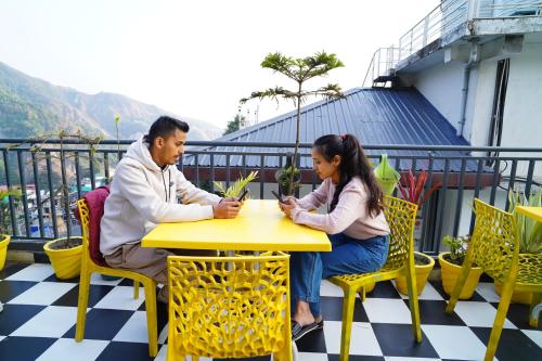 friends by alizeh bhagsunag mcleodganj