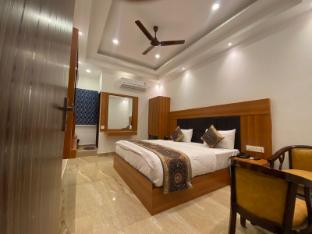 hotel varuna grand