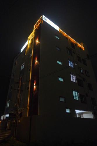 mithras stays 1bhk 2bhk apartments