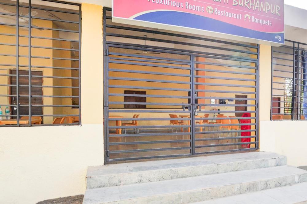 hotel o midwaytreat burhanpur