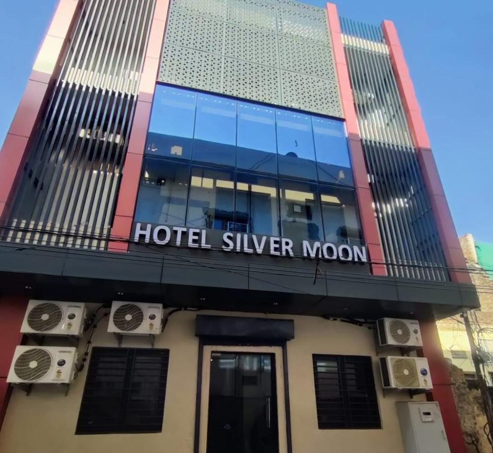 hotel silver moon