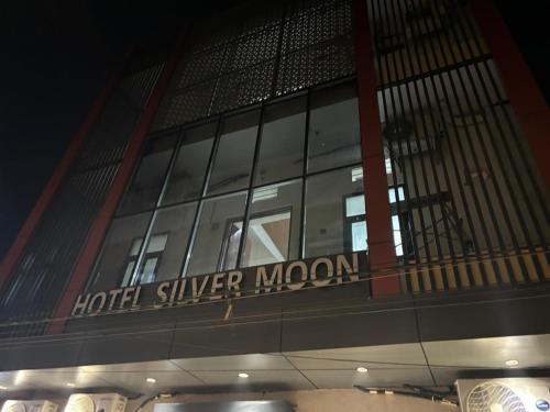 hotel silver moon
