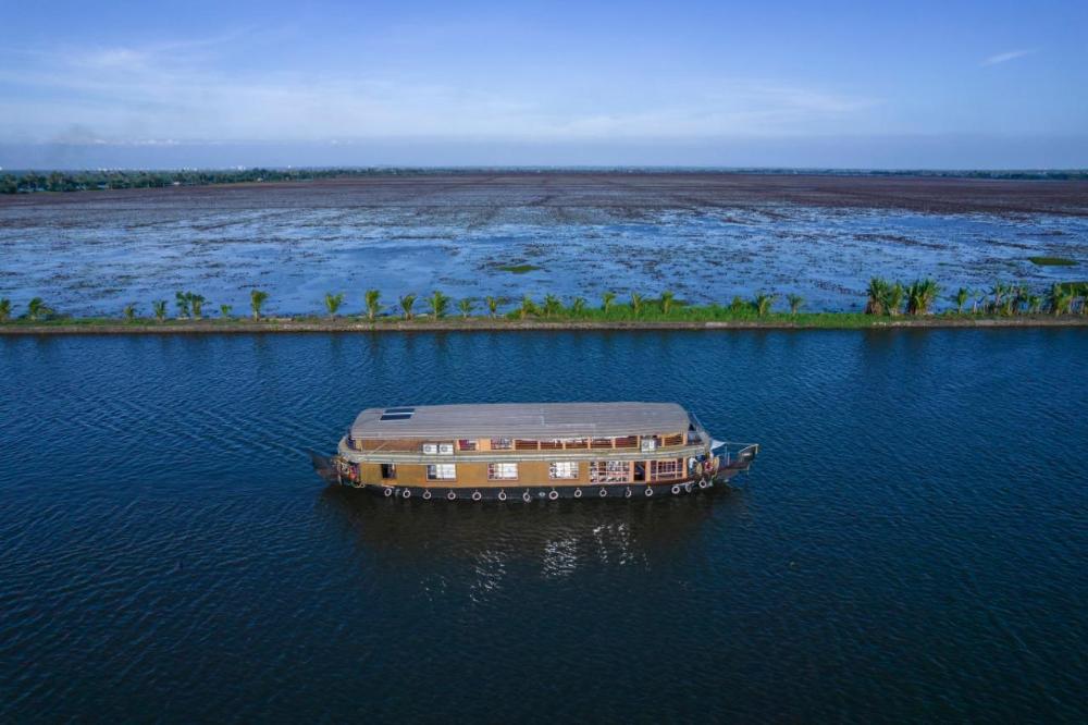 kerala nature houseboat by coco floatel