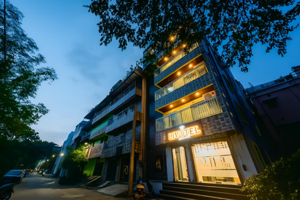 livotel premium hotel near kiit university