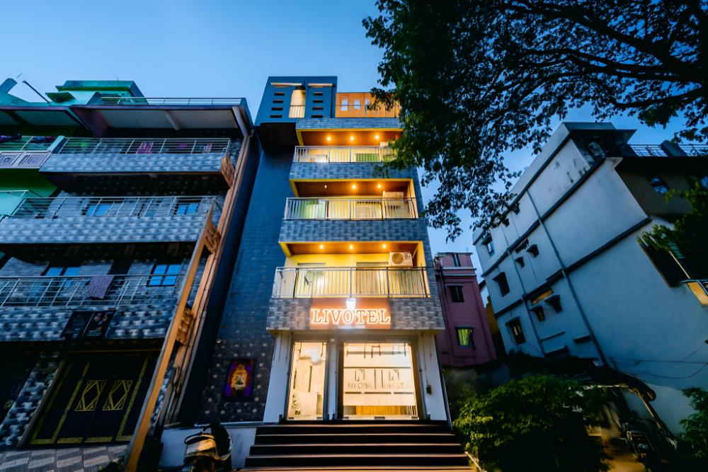 livotel premium hotel near kiit university