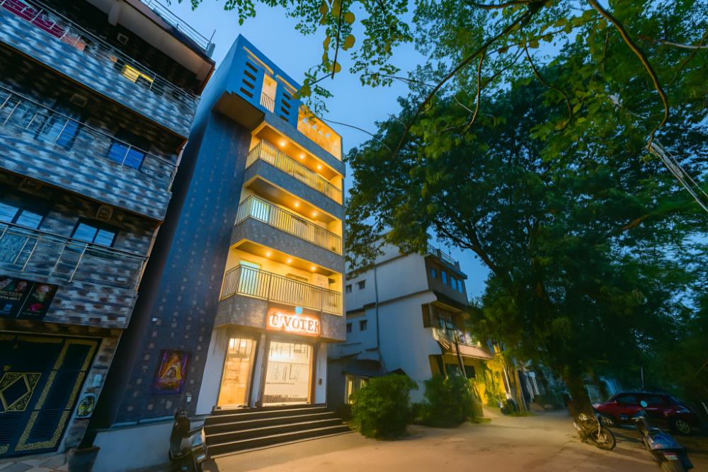 livotel premium hotel near kiit university