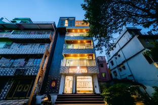 livotel premium hotel near kiit university